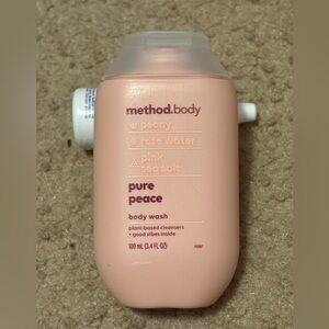 NWT method.body pure peace body wash
- Peony
- Rose water
- Pink sea salt
